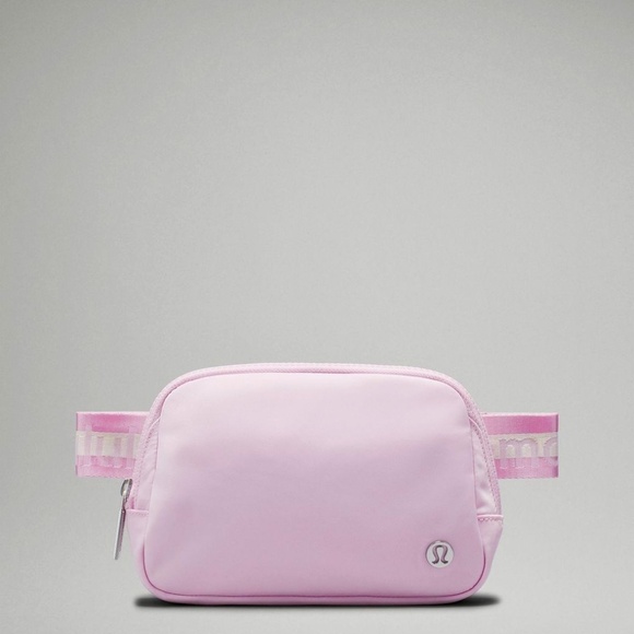 Lululemon Everywhere Belt Bag 1L Wordmark, NWT - Picture 1 of 4
